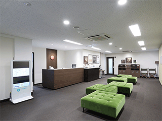 ゆったりと寛げる高品質なラウンジ